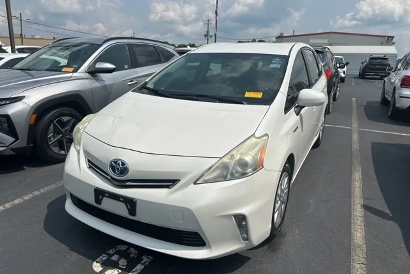 2013 Toyota Prius V Three photo 1
