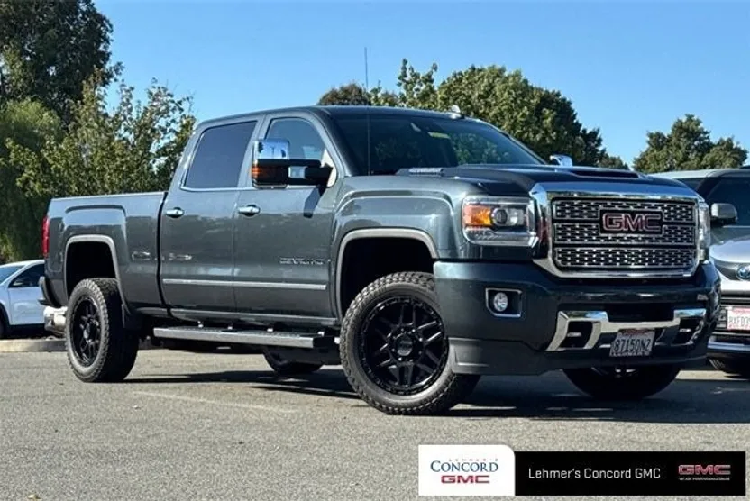 2018 Gmc Sierra 2500 HD Denali photo 1