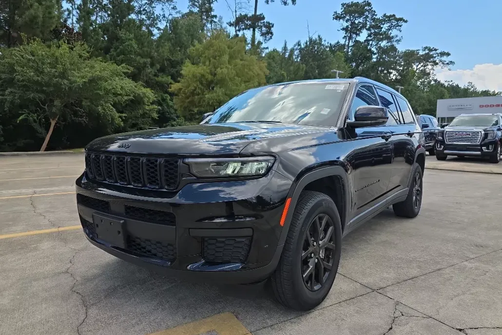 2024 Jeep Grand Cherokee Altitude photo 1