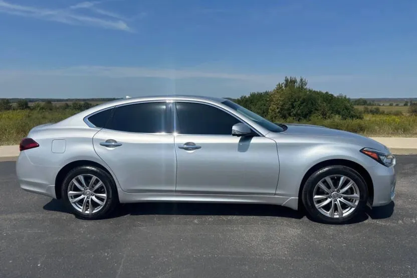 2015 Infiniti Q70 3.7 photo 1