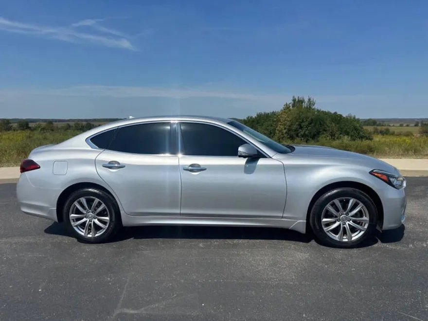 2015 Infiniti Q70 3.7 photo 1