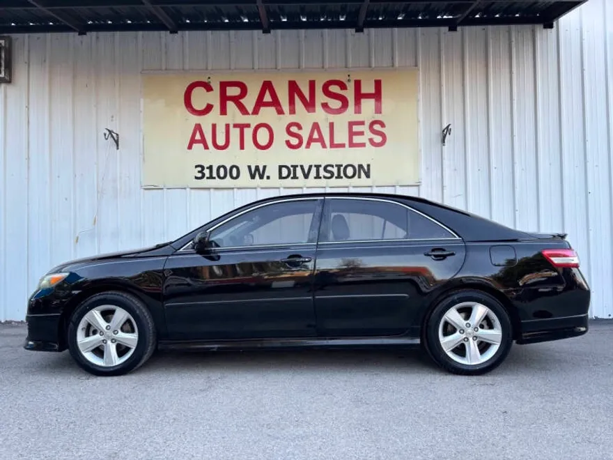 2011 Toyota Camry SE photo 1