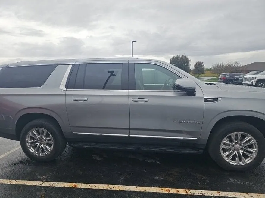 2023 Gmc Yukon XL SLT photo 1