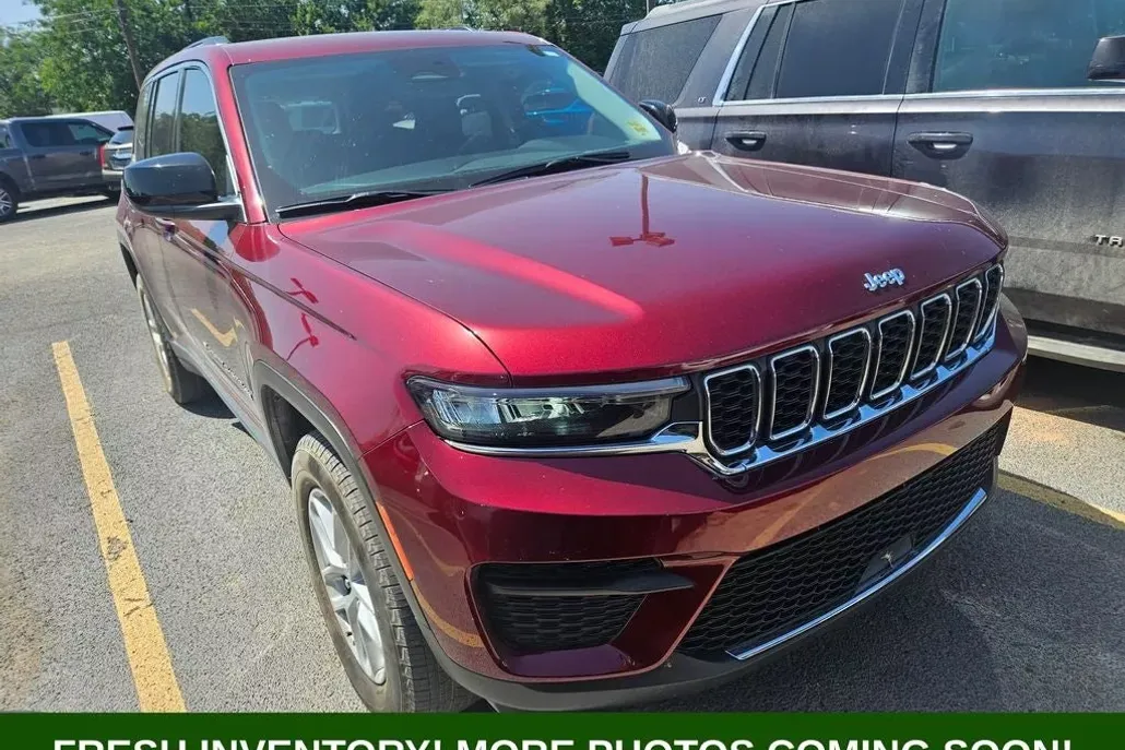 2024 Jeep Grand Cherokee Laredo photo 1