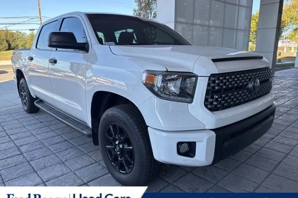 2020 Toyota Tundra SR5 CrewMax photo 1
