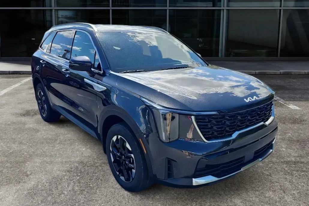 2025 Kia Sorento S photo 1