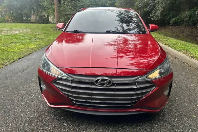 2019 Hyundai Elantra SEL photo 1