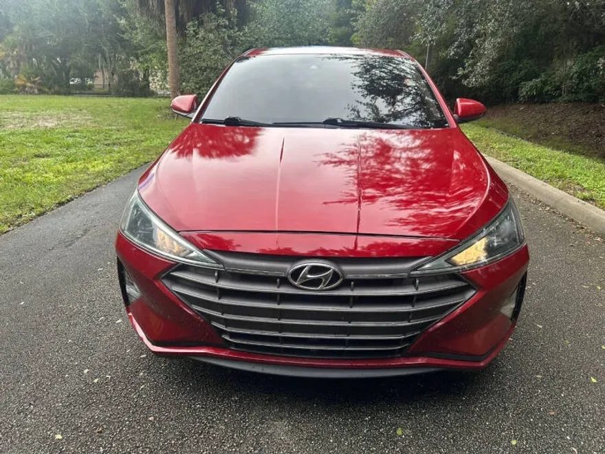 2019 Hyundai Elantra SEL photo 1