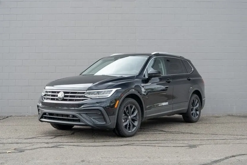 2022 Volkswagen Tiguan SE photo 1