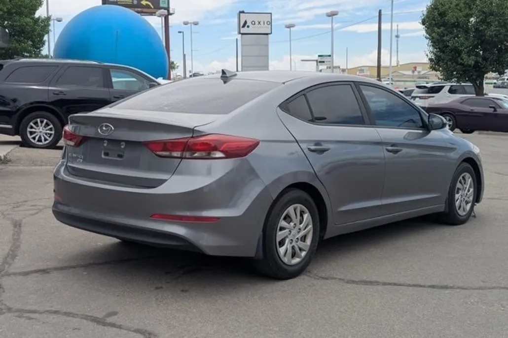 2017 Hyundai Elantra SE photo 1
