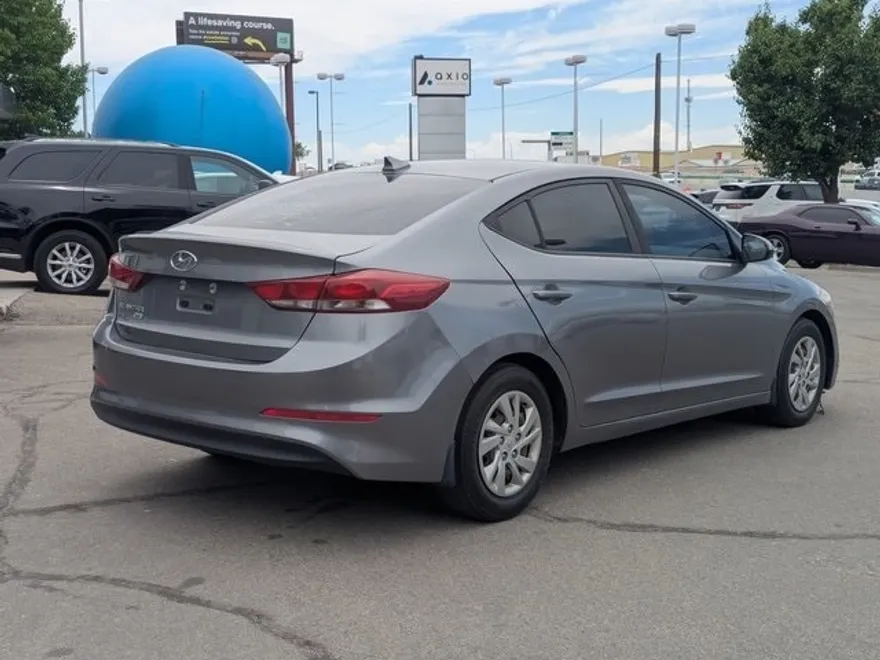2017 Hyundai Elantra SE photo 1
