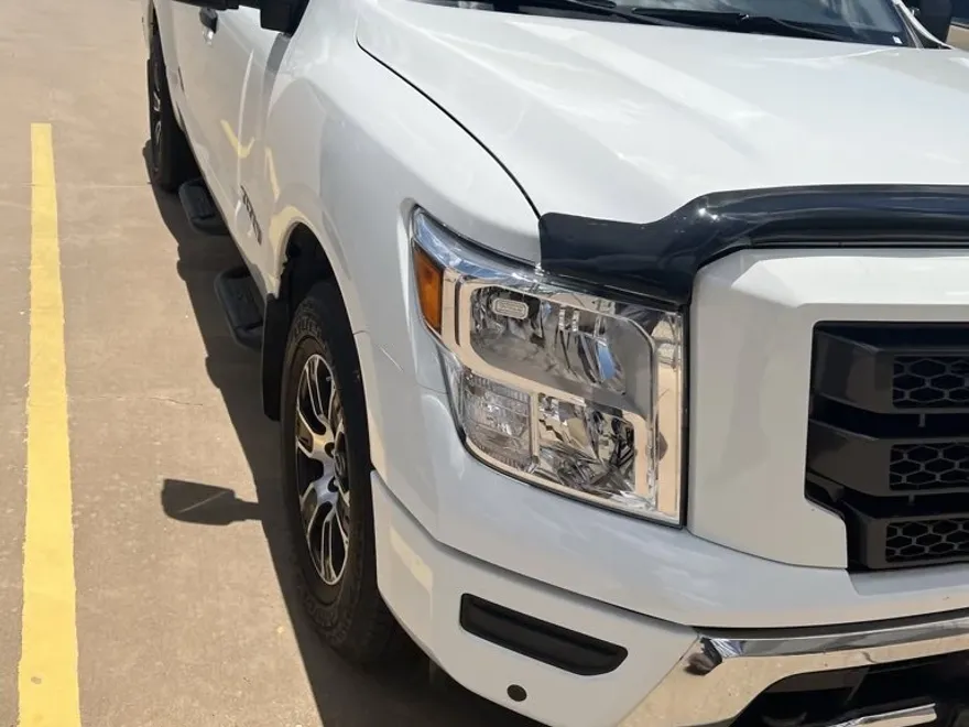 2023 Nissan Titan SV photo 1