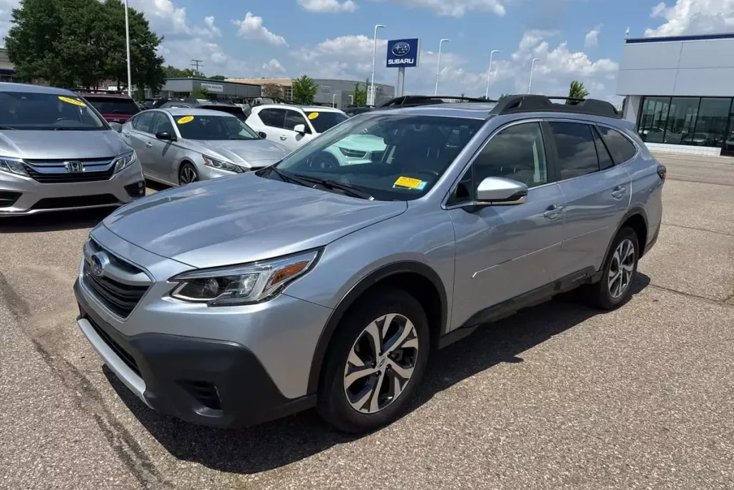 2022 Subaru Outback Limited photo 1