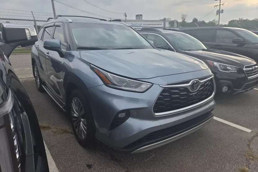 2021 Toyota Highlander Platinum photo 1