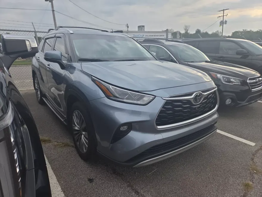 2021 Toyota Highlander Platinum photo 1