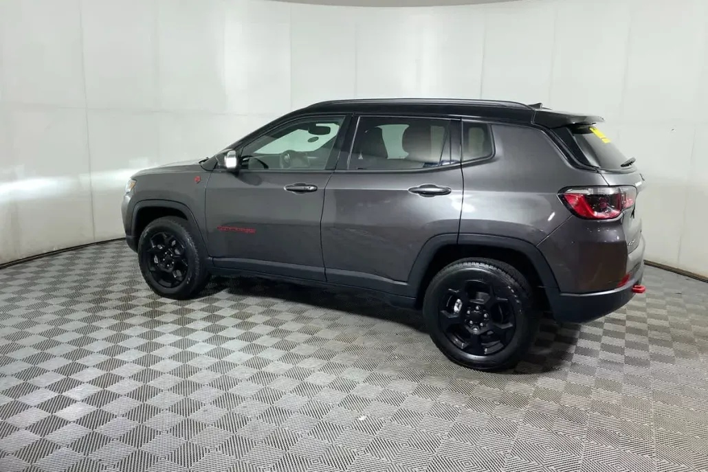 2024 Jeep Compass Trailhawk photo 1