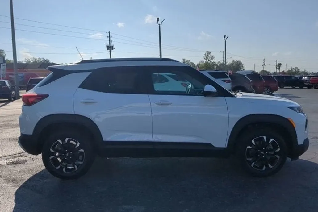 2023 Chevrolet Trailblazer LT photo 1