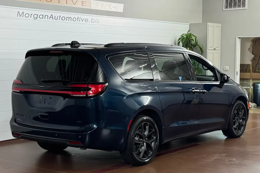 2023 Chrysler Pacifica Touring L S Appearance photo 1