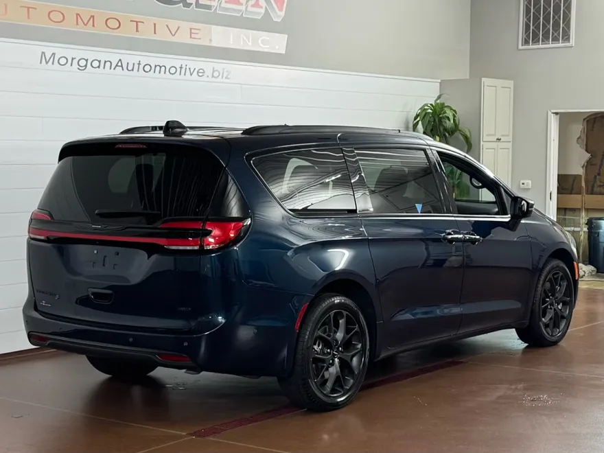 2023 Chrysler Pacifica Touring L S Appearance photo 1