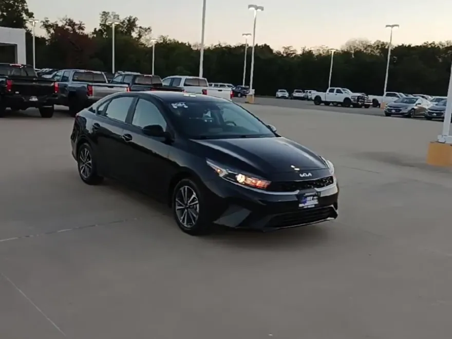 2024 Kia Forte LXS photo 1