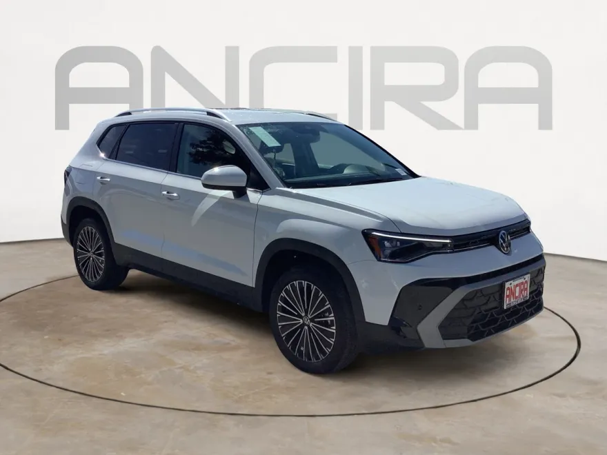 2025 Volkswagen Taos SE photo 1