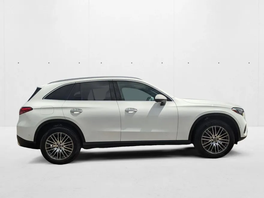 2025 Mercedes Benz GLC 300 photo 1