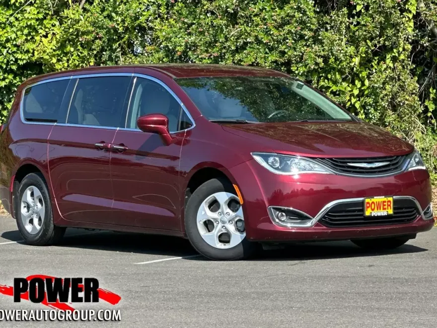 2018 Chrysler Pacifica Hybrid Touring Plus photo 1
