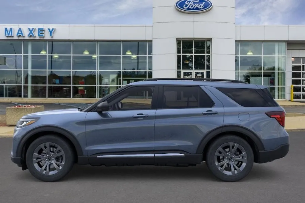 2025 Ford Explorer photo 1