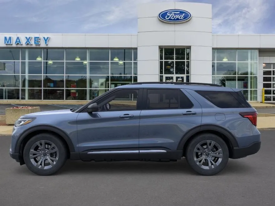 2025 Ford Explorer photo 1