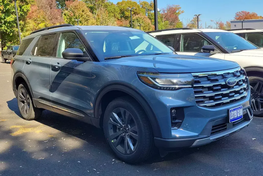 2025 Ford Explorer photo 1