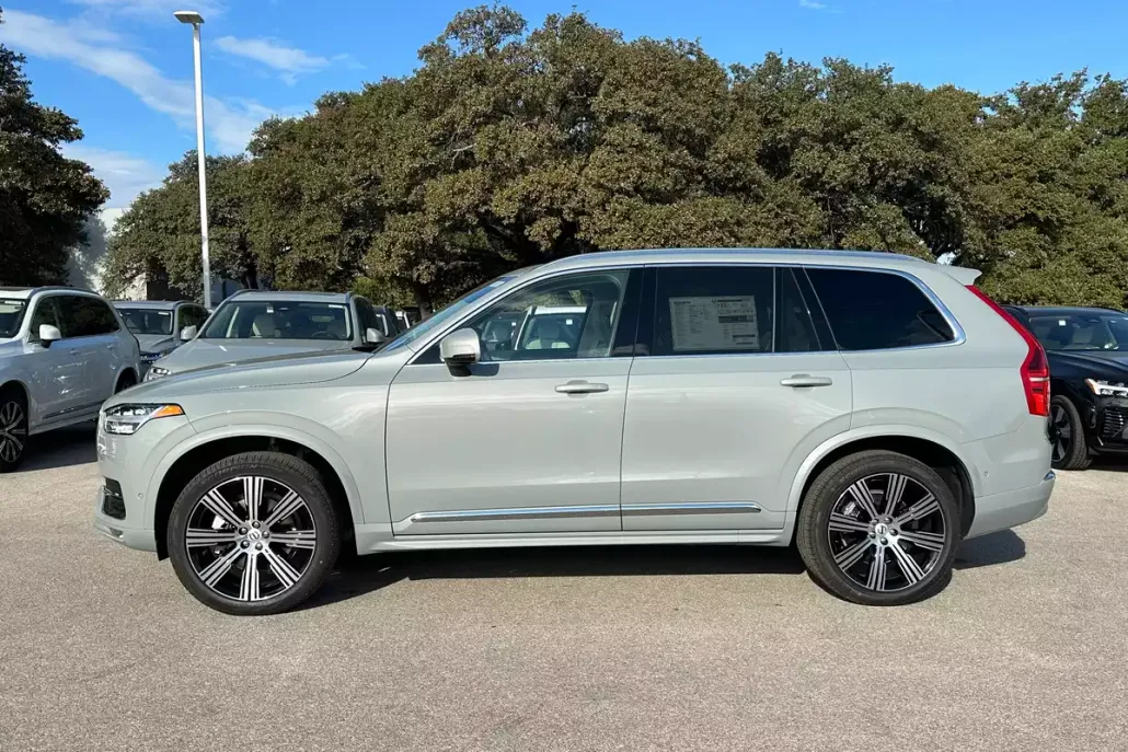 2025 Volvo XC90 Plus AWD photo 1