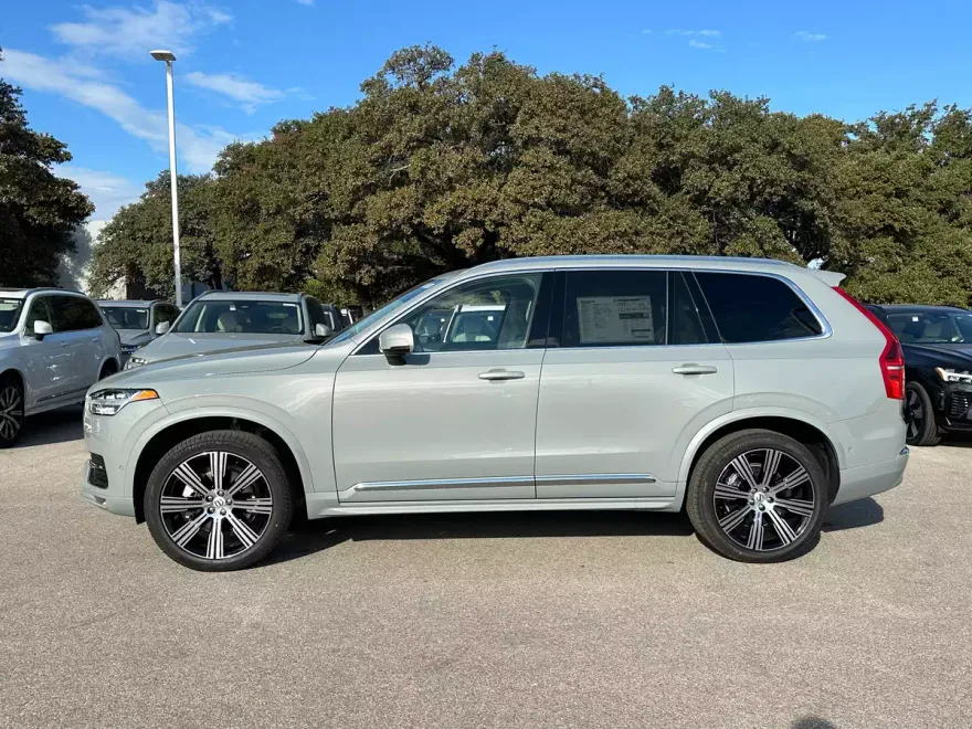 2025 Volvo XC90 Plus AWD photo 1