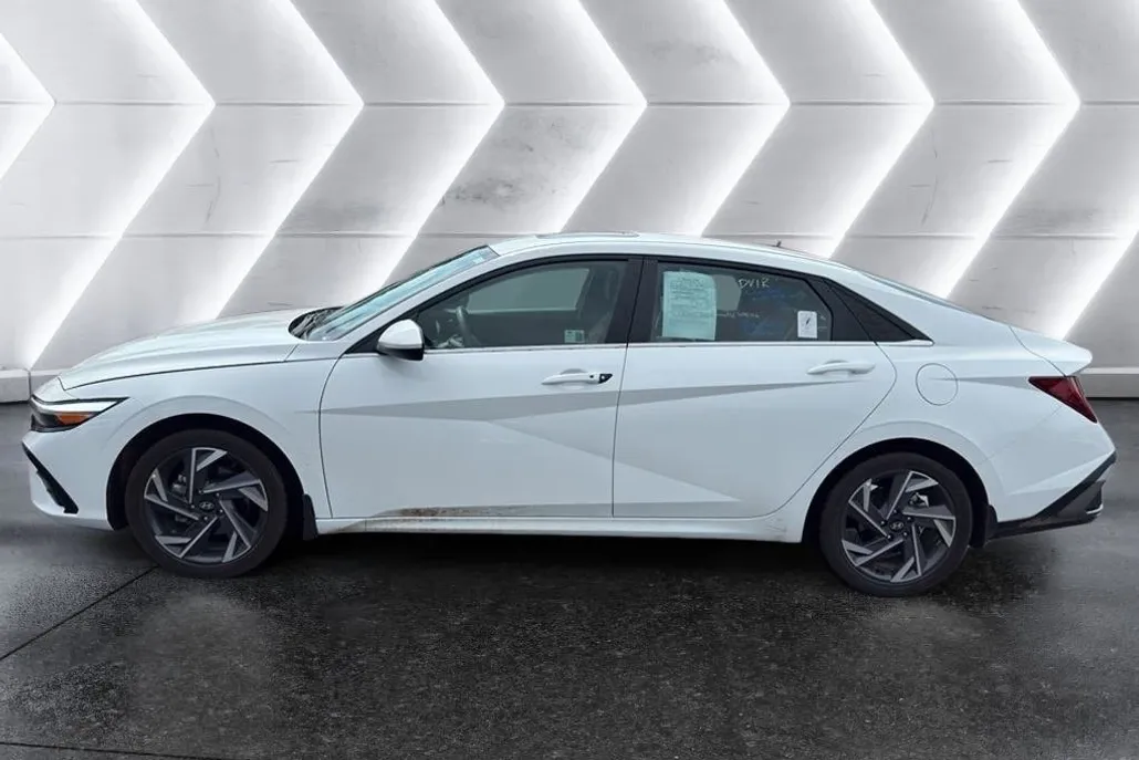 2024 Hyundai Elantra SEL Convenience photo 1
