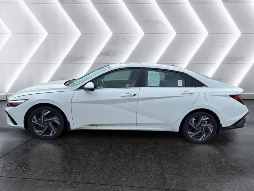 2024 Hyundai Elantra SEL Convenience photo 1