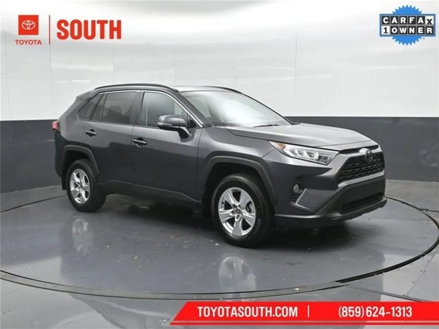 2021 Toyota RAV4 XLE photo 1