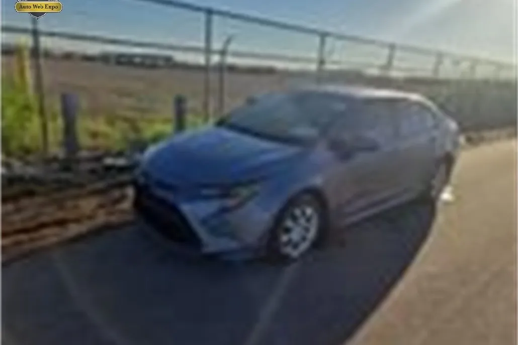 2022 Toyota Corolla LE photo 1