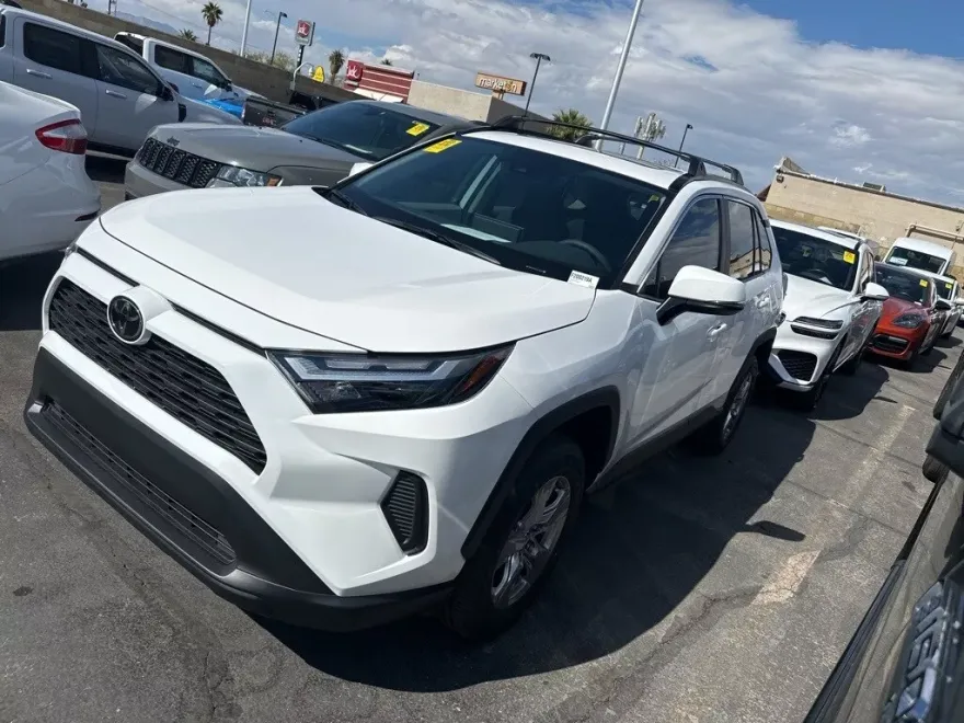 2025 Toyota RAV4 XLE photo 1