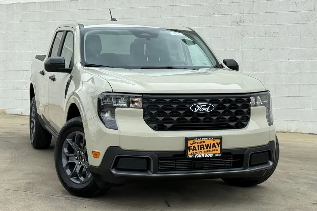 2025 Ford Maverick XLT photo 1