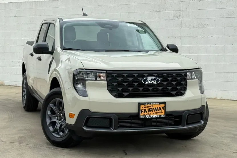 2025 Ford Maverick XLT photo 1