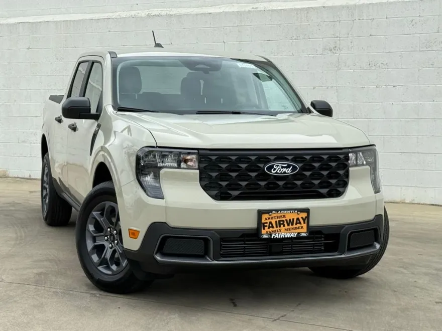 2025 Ford Maverick XLT photo 1