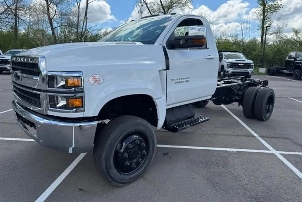 2024 Chevrolet Silverado 5500HD Work Truck photo 1