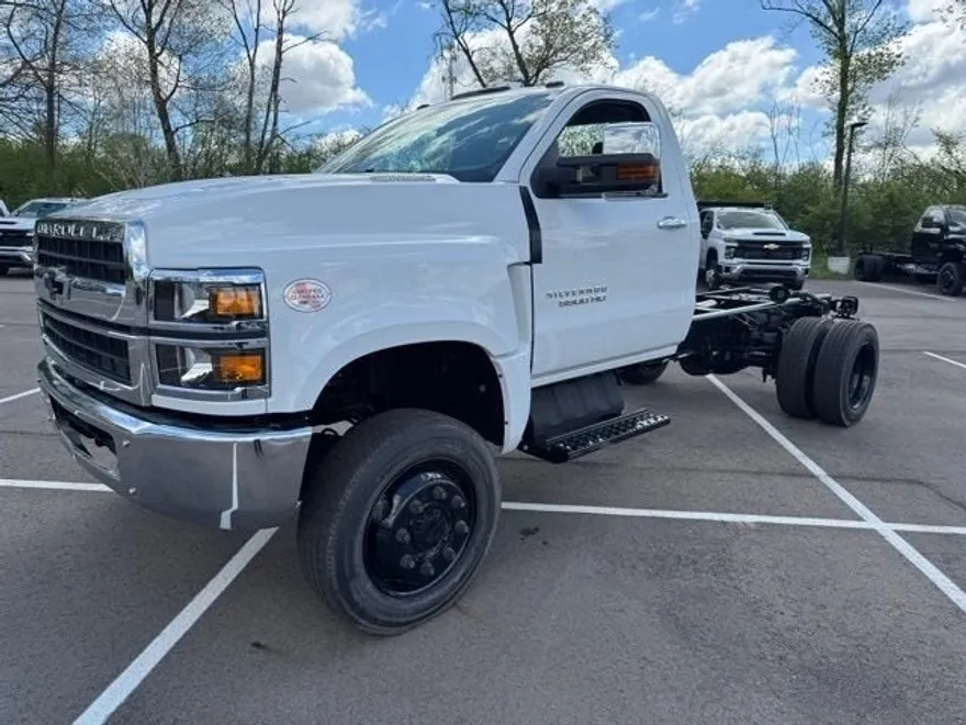 2024 Chevrolet Silverado 5500HD Work Truck photo 1