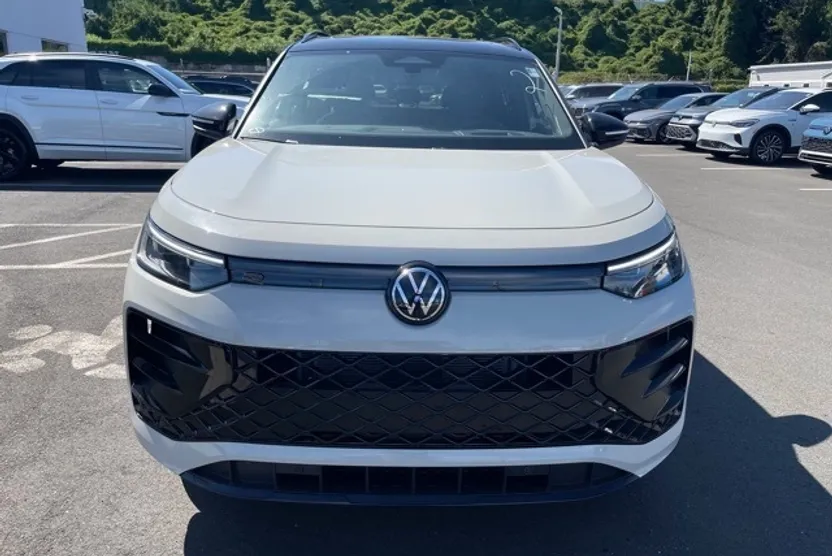 2025 Volkswagen Tiguan SE R-Line Black photo 1