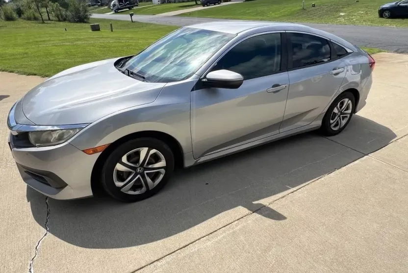 2018 Honda Civic LX photo 1