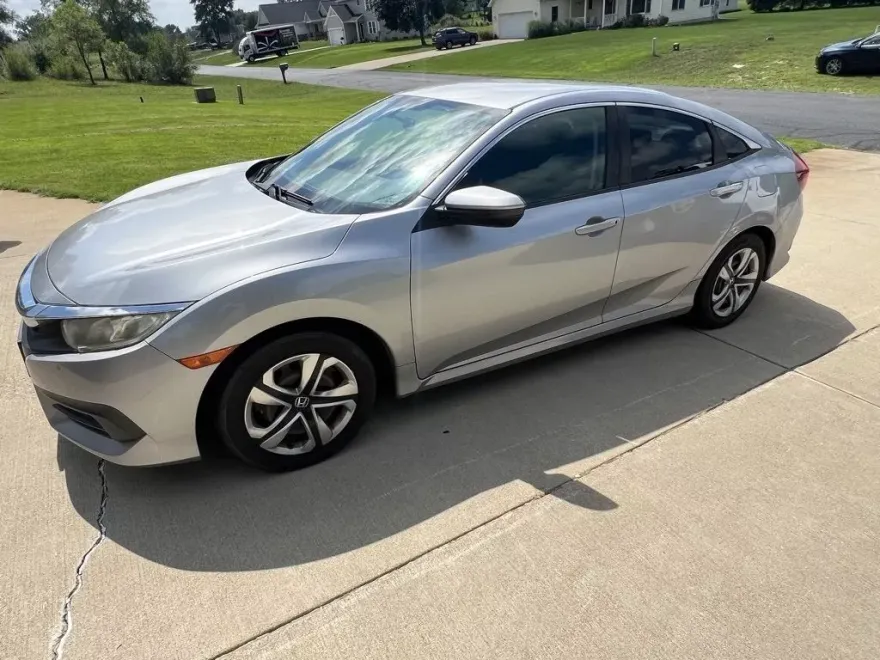 2018 Honda Civic LX photo 1