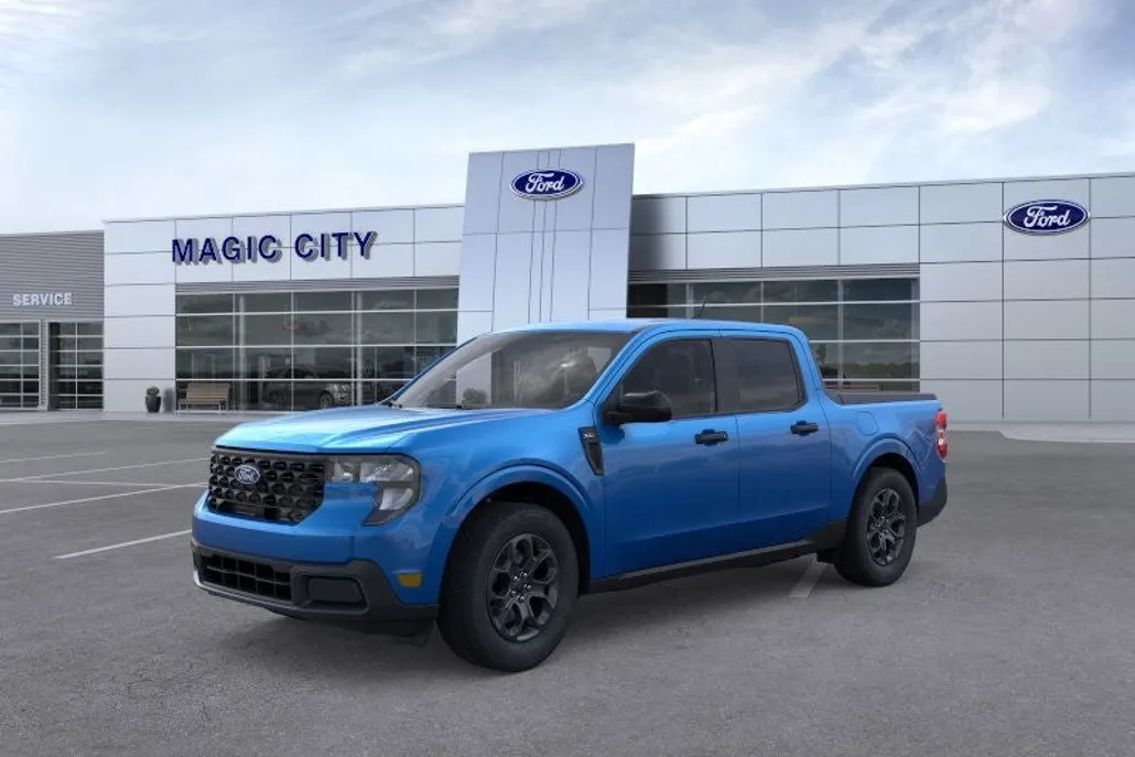 2025 Ford Maverick XLT photo 1