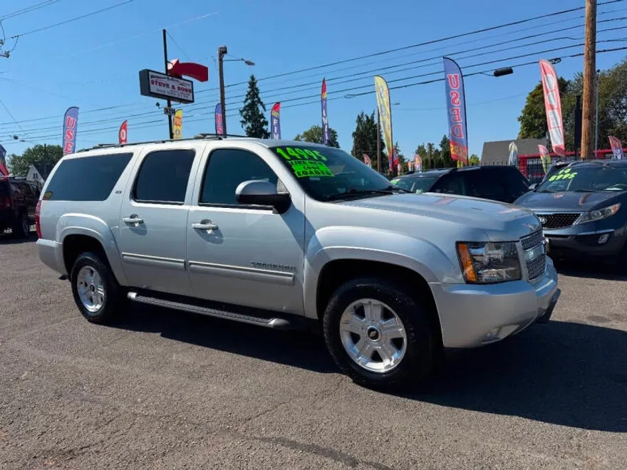 2013 Chevrolet Suburban LT photo 1