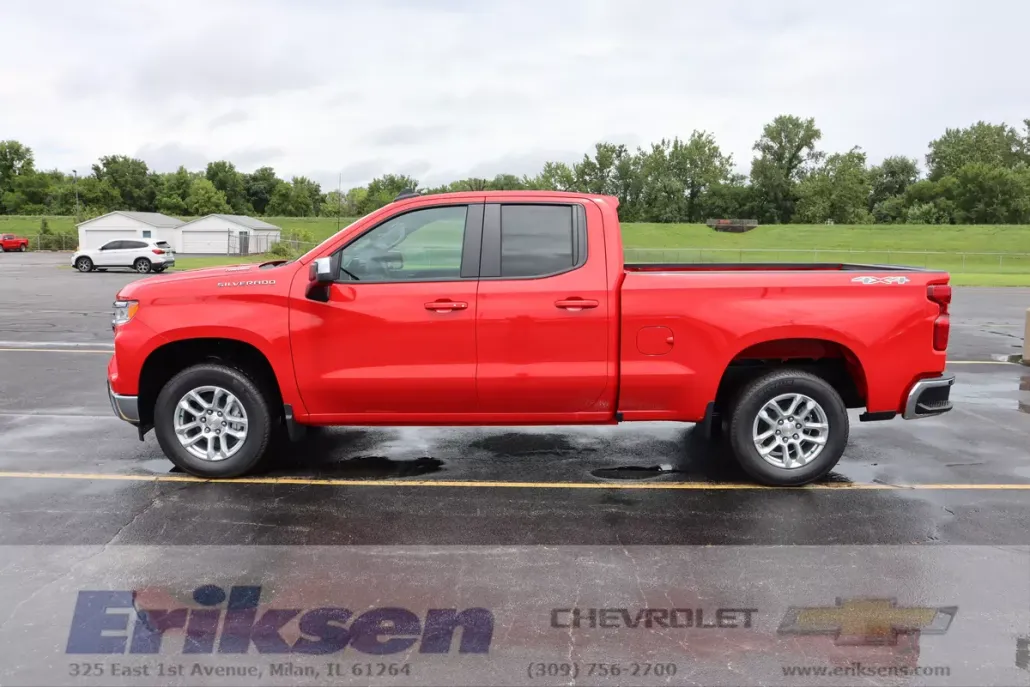 2025 Chevrolet Silverado 1500 LT photo 1