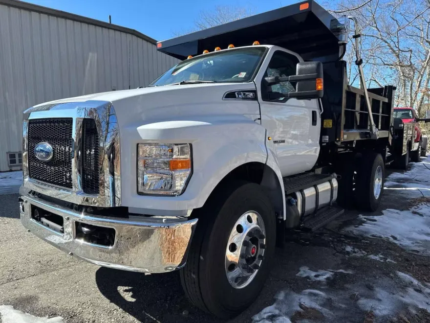 2025 Ford F-750 Regular Cab photo 1