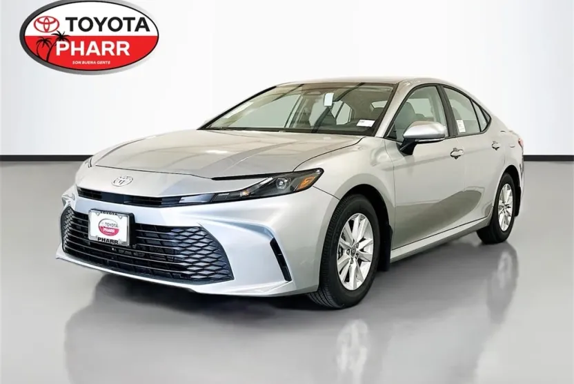 2025 Toyota Camry LE photo 1